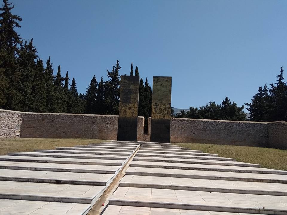 Το μνημείο για τους πεσόντες αγωνιστές της Εθνικής Αντίστασης στον χώρο του Σκοπευτηρίου Καισαριανής. 